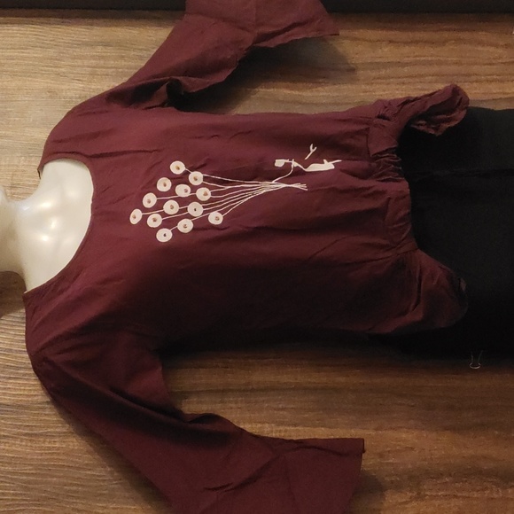 🆕brand new dark maroon three forth bell sleeve embroidered top - Picture 7 of 7